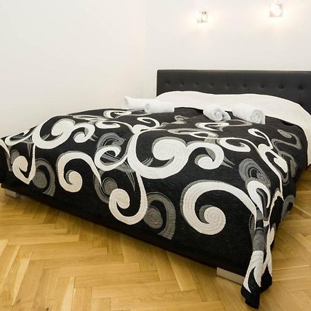 Black & White Apartment Prague By Wenceslas Square And Muzeum Ngoại thất bức ảnh