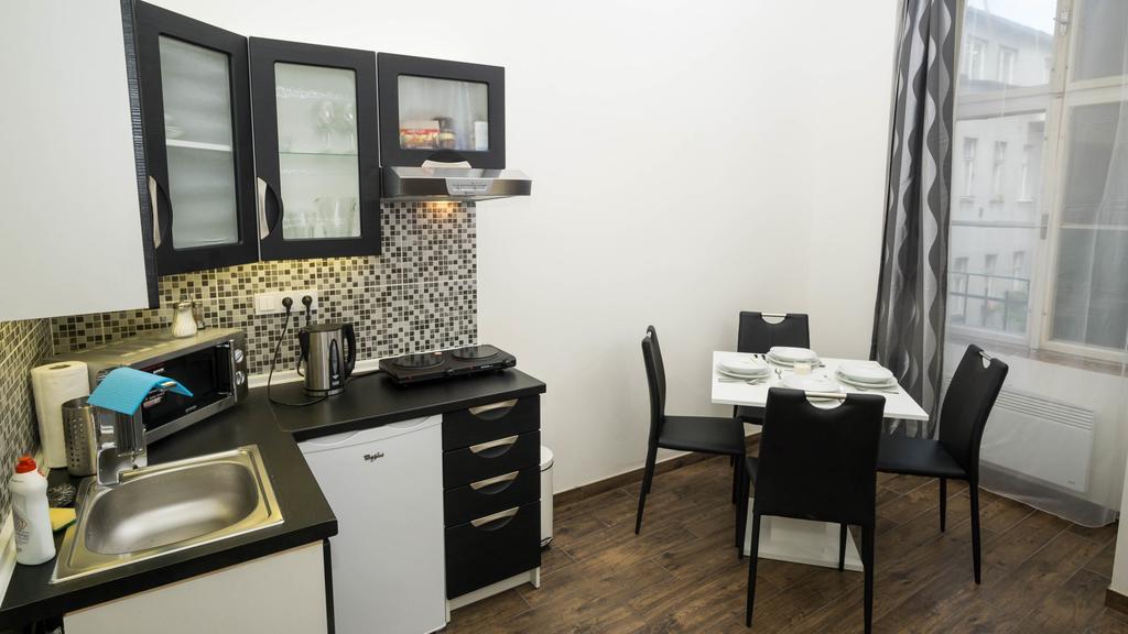 Black & White Apartment Prague By Wenceslas Square And Muzeum Phòng bức ảnh