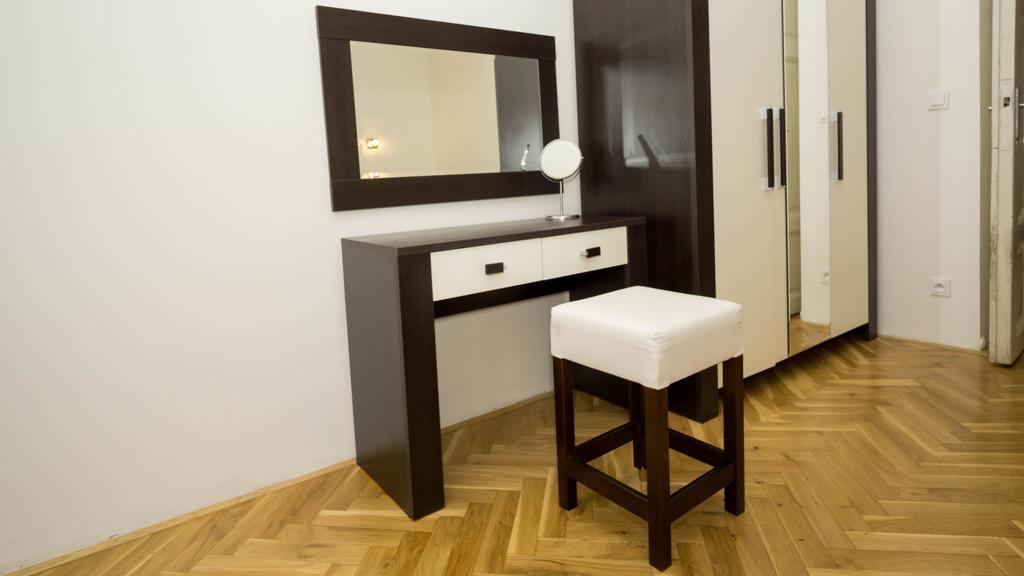 Black & White Apartment Prague By Wenceslas Square And Muzeum Ngoại thất bức ảnh